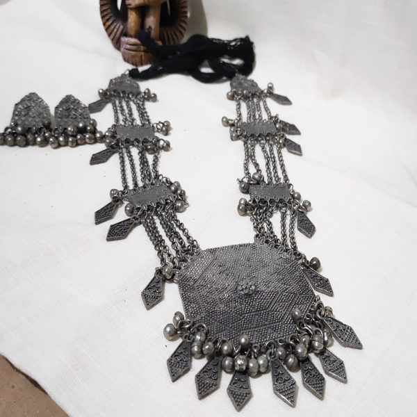 Gorgeous Shuchi Silver Necklace Set