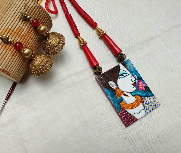 Fabric Oil Painting Fully Handcrafted Modern Lady Painting Necklace5